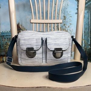 Adorable Fossil Riley Zip-Top Crossbody Bag